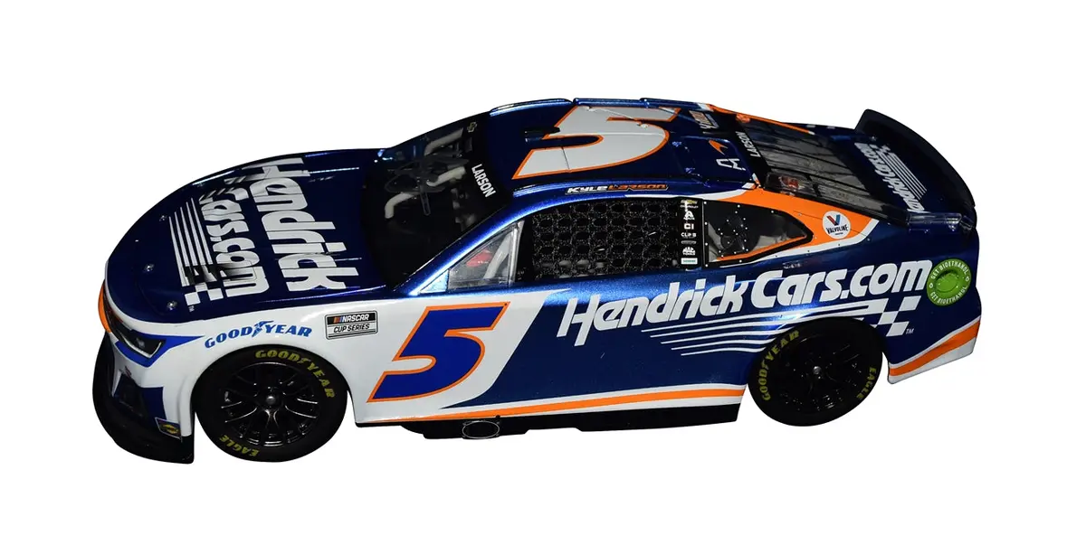 2X Autographed Kyle Larson 2024 Hendrick Cars Indy Double Rare Nascar Lionel 1/24 Scale Two-Car Diecast Set With Coa 2