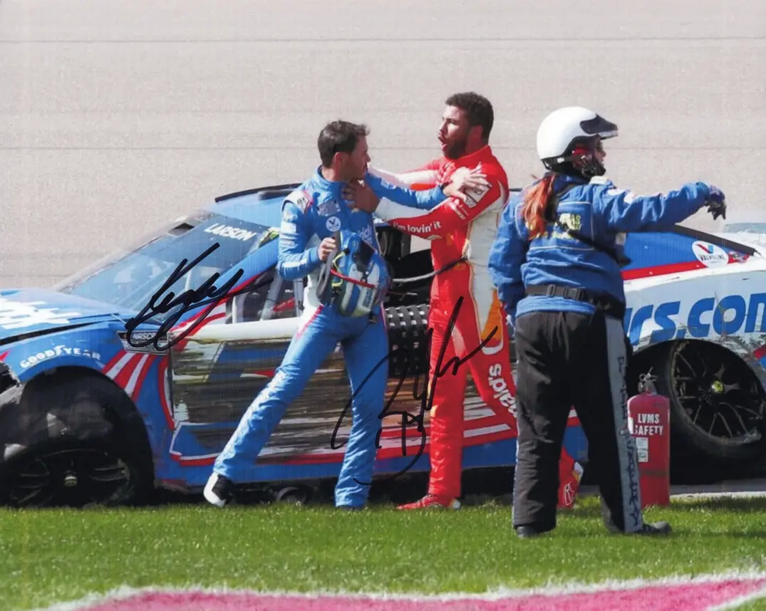 2X Autographed Kyle Larson & Bubba Wallace 2022 Las Vegas Speedway (Post Crash Fight) Dual Signed 8X10 Inch Nascar Glossy Photo With Coa 1