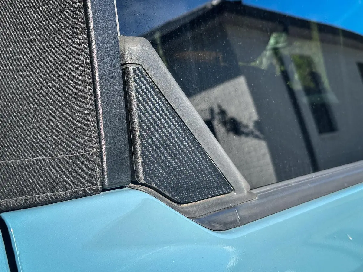 3D Carbon Rear Window Triangle Overlay - 2021+ Bronco 4 Door 1