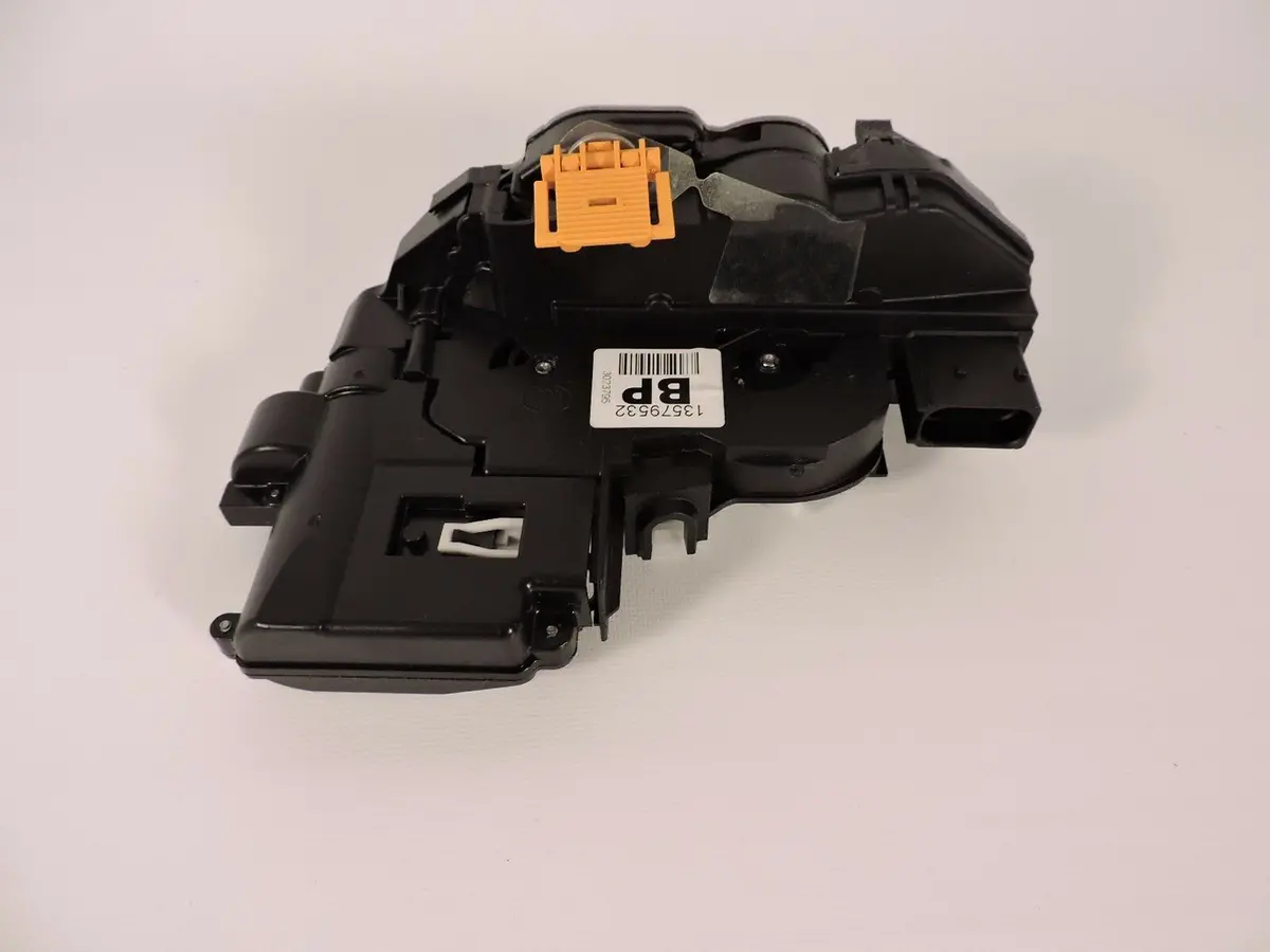 New Genuine Gm Right Rear Door Latch Assembly Cruze Lacross Regal 13579532 1