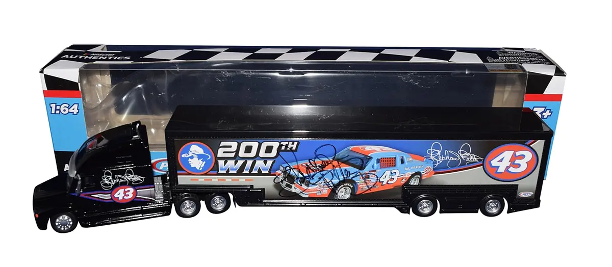 Autographed 2022 Richard Petty #43 Stp Racing 200Th Career Win (1984 Firecracker 400) Nascar Authentics Signed 1/64 Scale Transporter Hauler Diecast With Coa 1