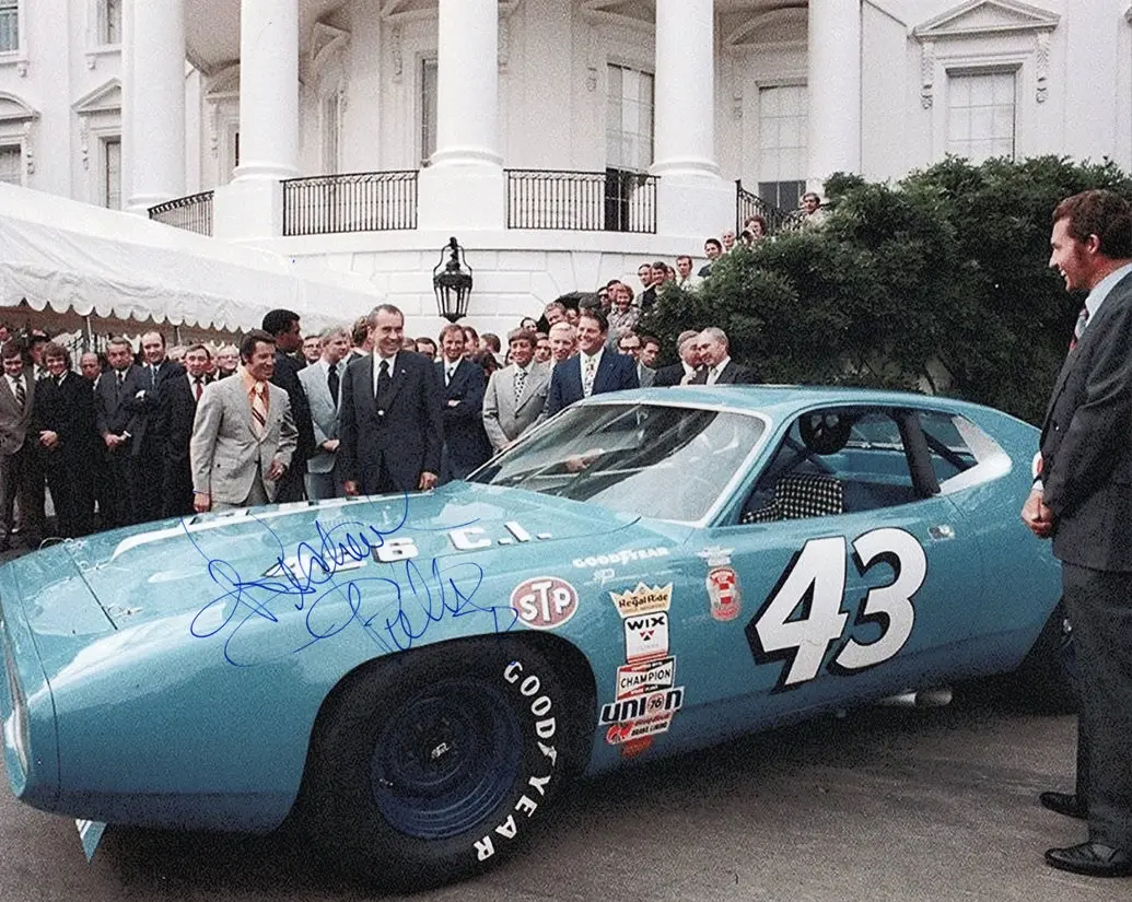 Autographed 1971 Richard Petty #43 Stp Racing Richard Nixon White House (Winston Cup Champion) Signed 8X10 Inch Nascar Glossy Photo With Coa 1