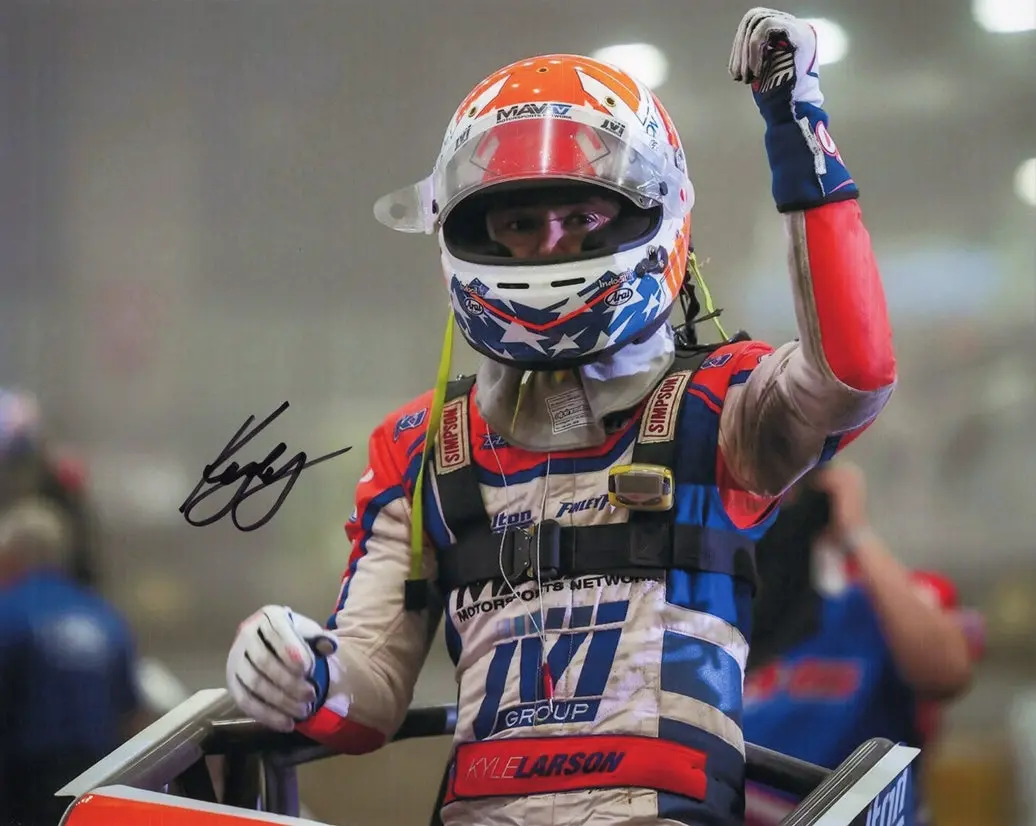 Autographed 2025 Kyle Larson #01 Mavtv Racing - Chili Bowl Nationals Race Win (Sprint Dirt Car) Signed 8X10 Inch Picture Nascar Glossy Photo With Coa 1