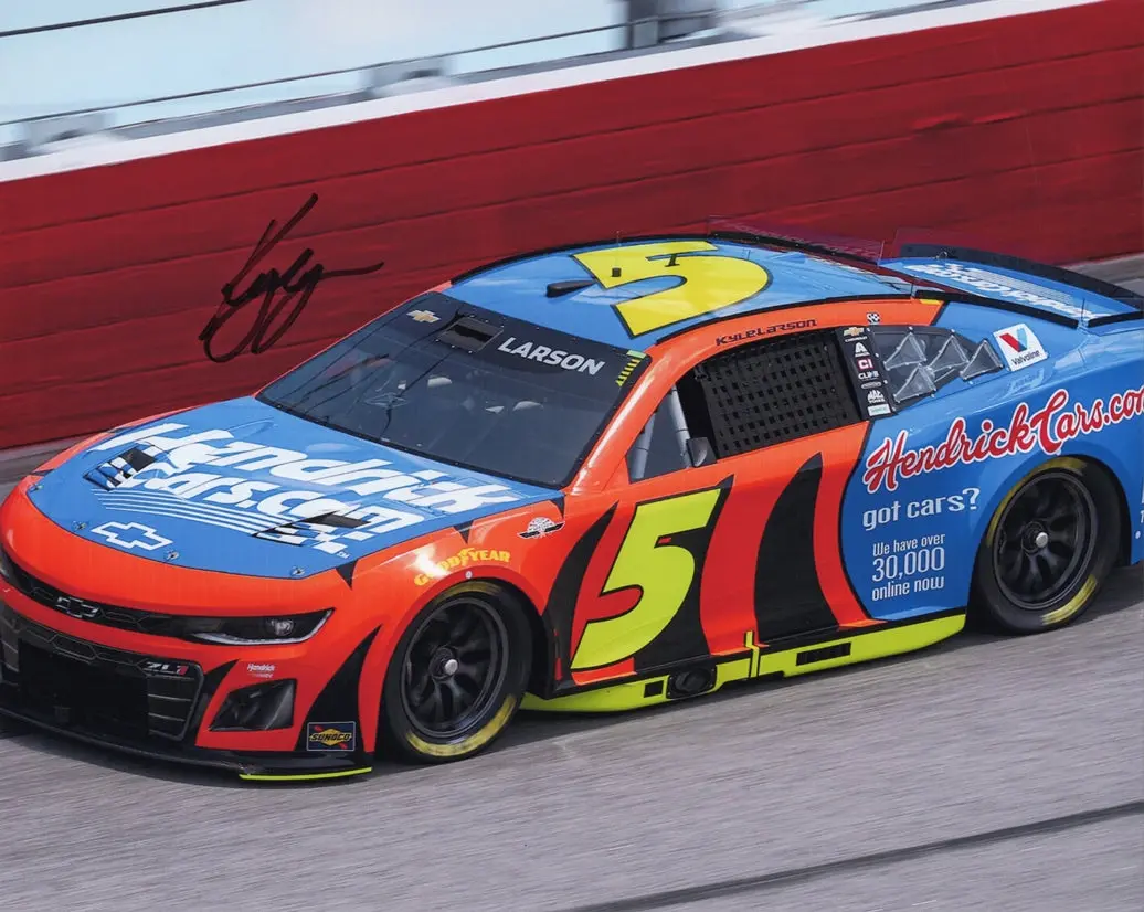 Autographed 2025 Kyle Larson #5 Hendrick Racing / Darlington Throwback Car (Labonte Tribute) Signed 8X10 Inch Picture Nascar Glossy Photo With Coa 1