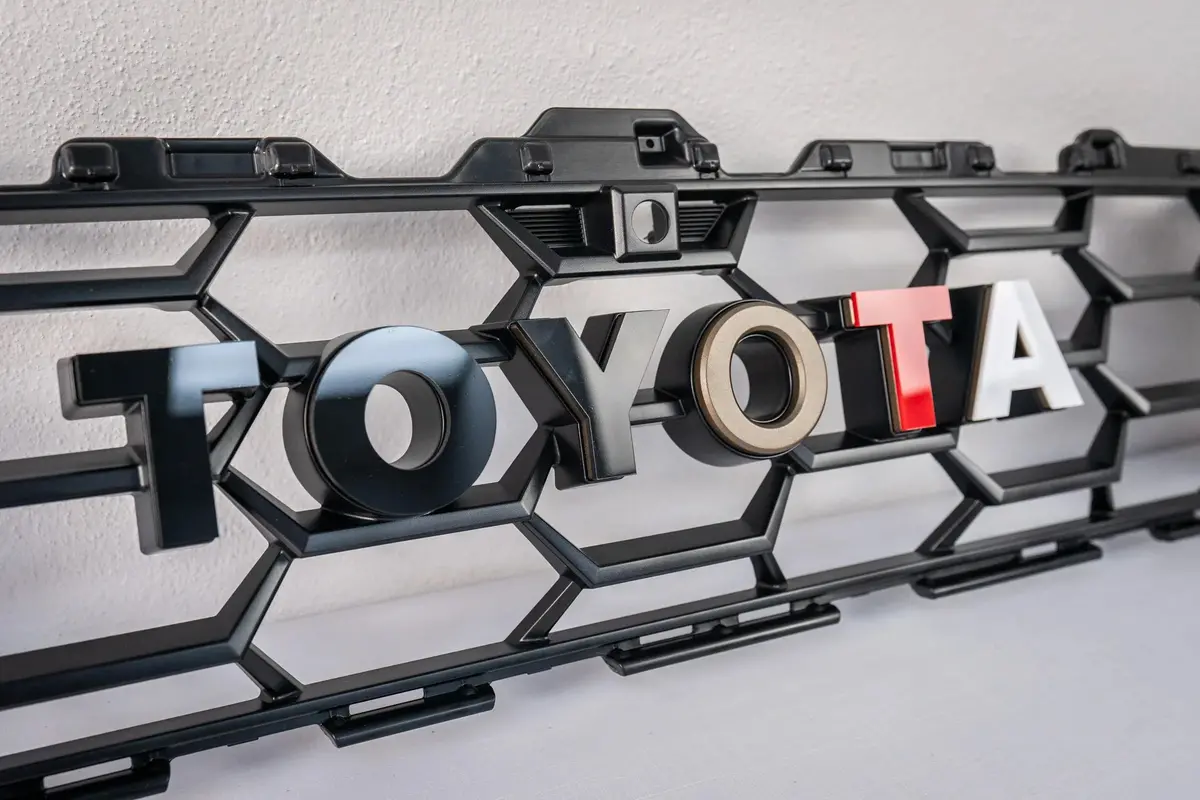 Toyota Front Grille Acrylic Emblem Overlays - 2025+ 4Runner Trd Pro / Trailhunter 1