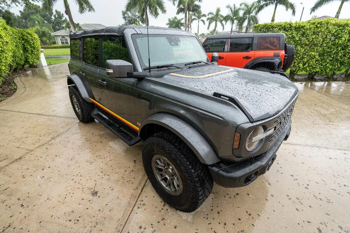 Badlands 5 Bar Retro Stripe Package (Hood, Lower Door Protection, Door Sills) - 2021+ Bronco 1