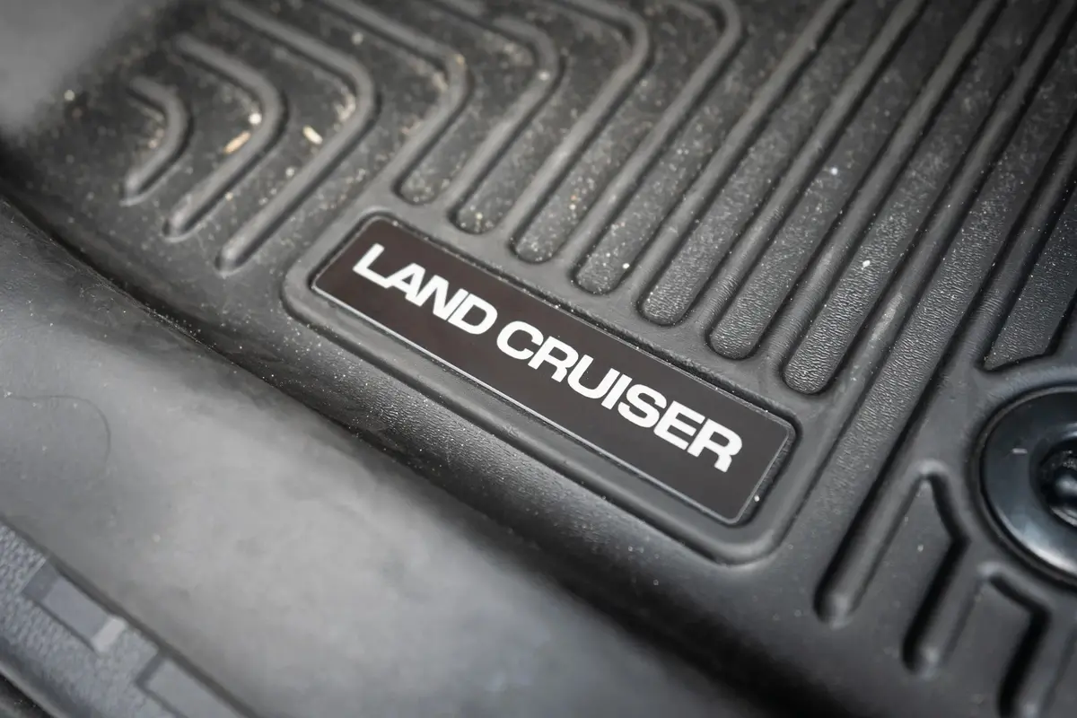 Land Cruiser Weathertech Or Husky Floor Mat Logo (Etched) - Universal 1