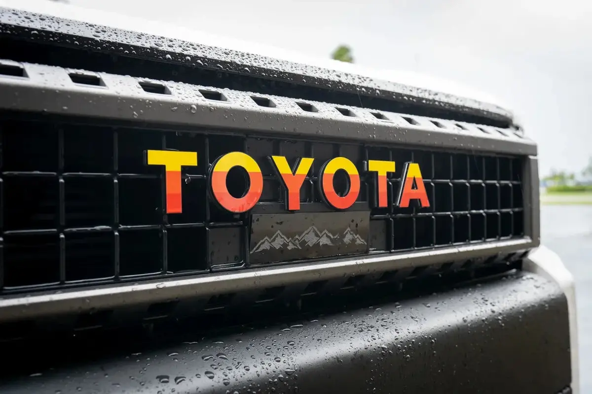 Toyota Front Grille Emblem Kit - 2024+ Land Cruiser / 07-14 Fj Cruiser 1
