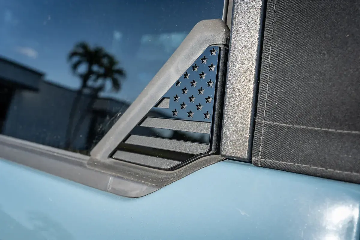 Acrylic Rear Triangle Flags - 2021+ Bronco 1