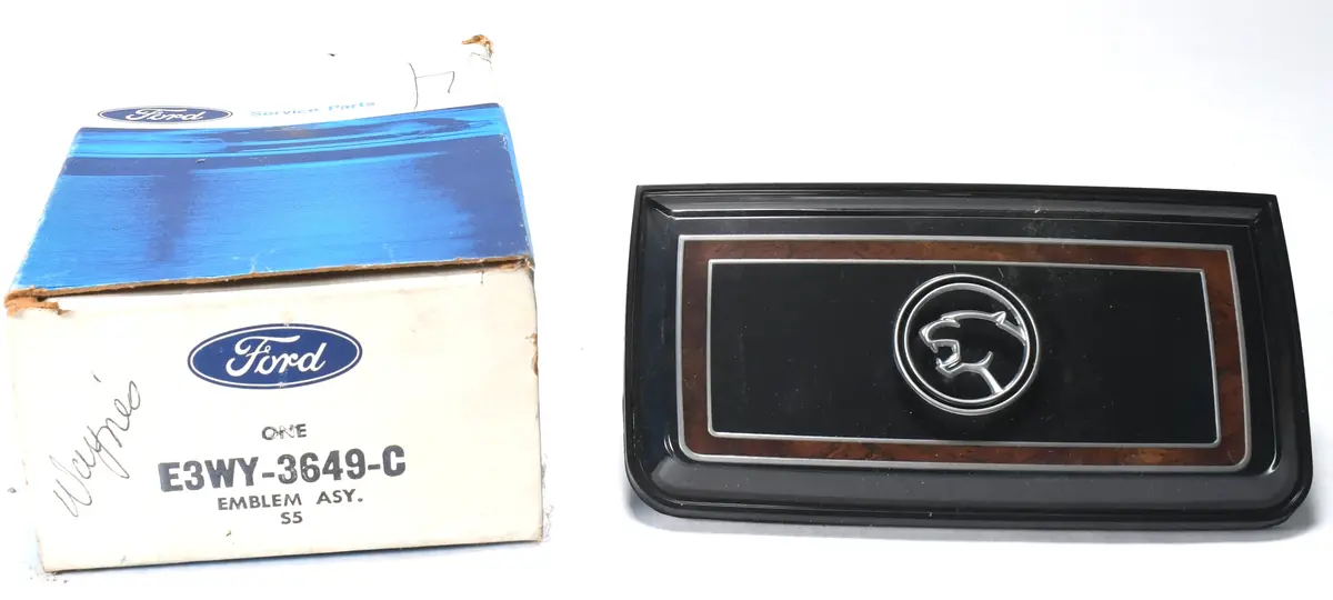 Rare New Nos 1983 1984 Mercury Cougar Steering Wheel Emblem E3wy-3649-C 1