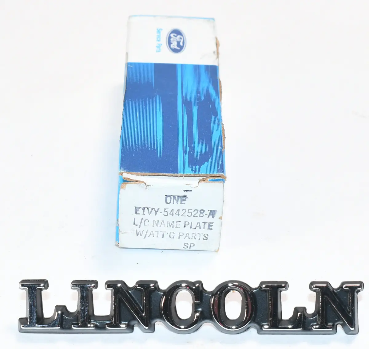 New Nos 1981 1982 Lincoln Town Car Trunk Emblem E1vy-5442528-A 1