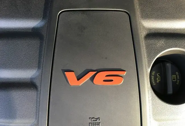 V6 Engine Cover Overlay Decal - 16-20 Durango 1