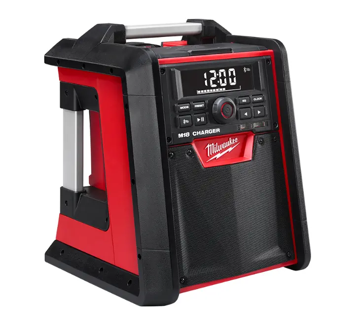 M18 Radio + Cargador En El Lugar De Trabajo | Milwaukee 1