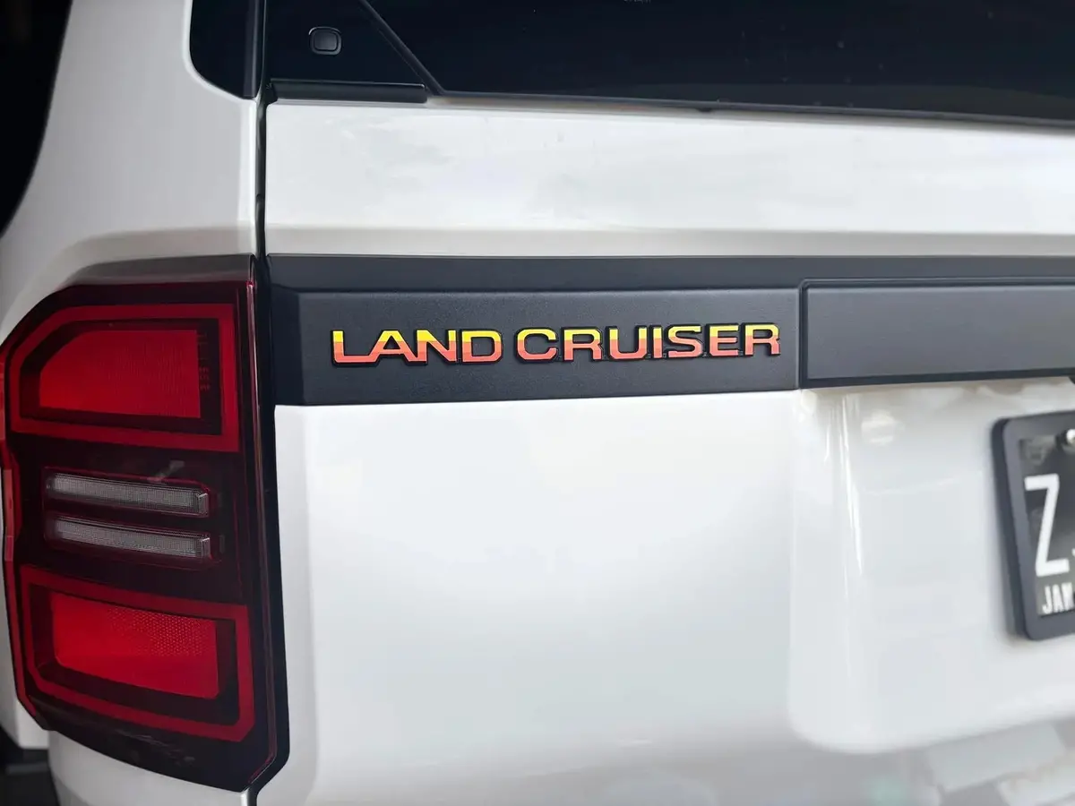 "Land Cruiser" Rear Tailgate Emblem Overlays - 2024+ Land Cruiser 1