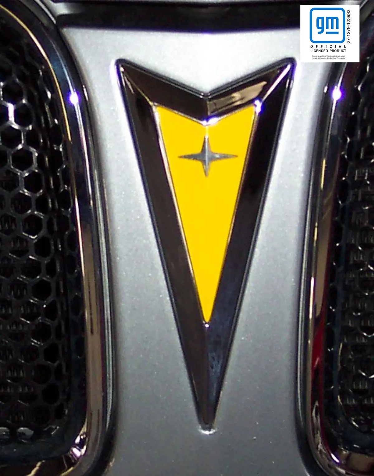 Front Arrowhead Overlay Decal - 06-09 Torrent 1