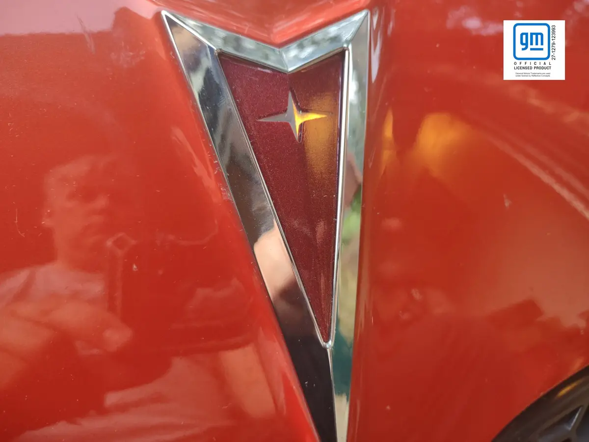 Front Arrowhead Overlay Decal - 06-09 Solstice 1