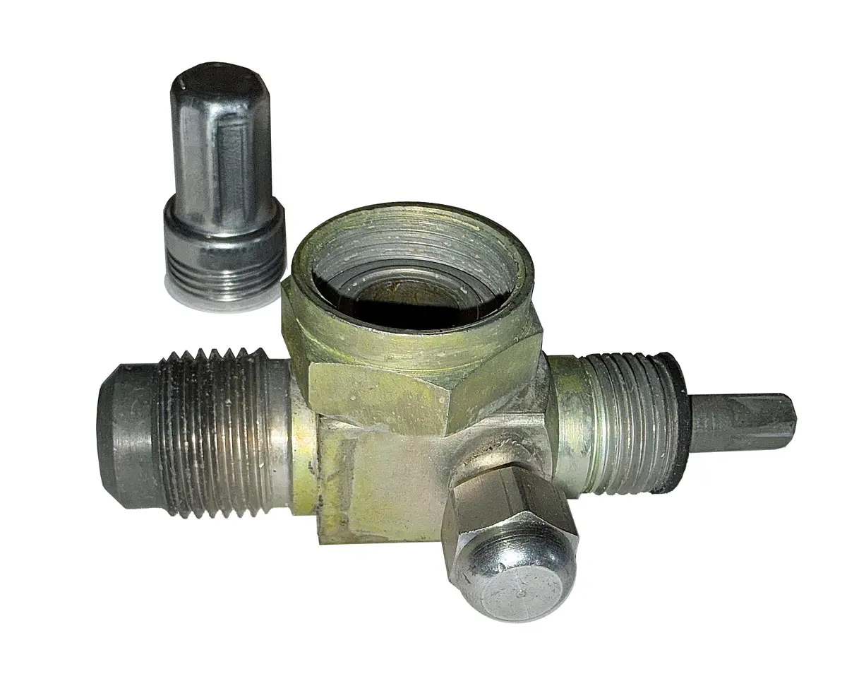 New Rotolock Backseat Low Side Service Valve W/#10 Male Flare Thread 117828C91 1