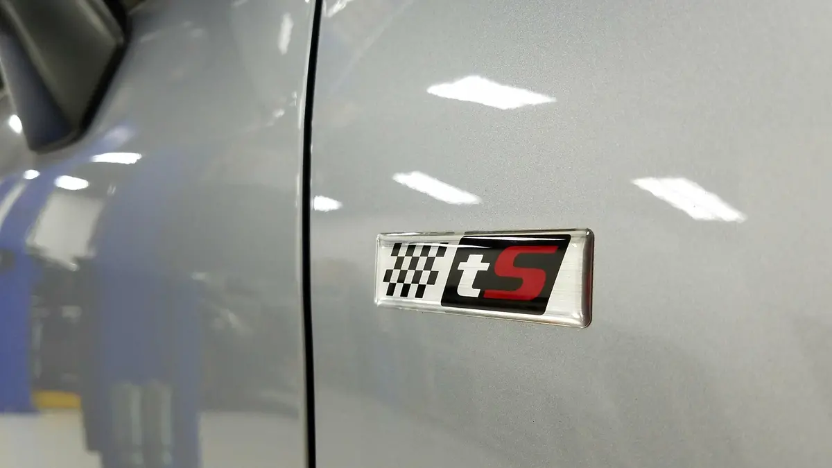 Ts Fender Emblem (Jdm Style) - 2014-2018 Forester 1