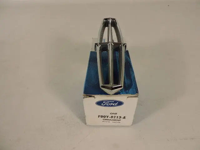 Nos Lincoln Continental Chrome Grille Ornament 90 91 Prior To 4/91 Fo0y-8213-A 1